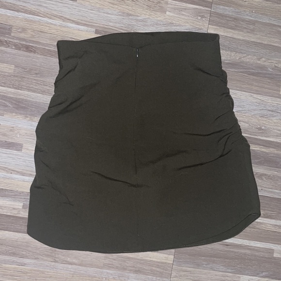 Zara olive green rushed on the sides skirt - Picture 3 of 5